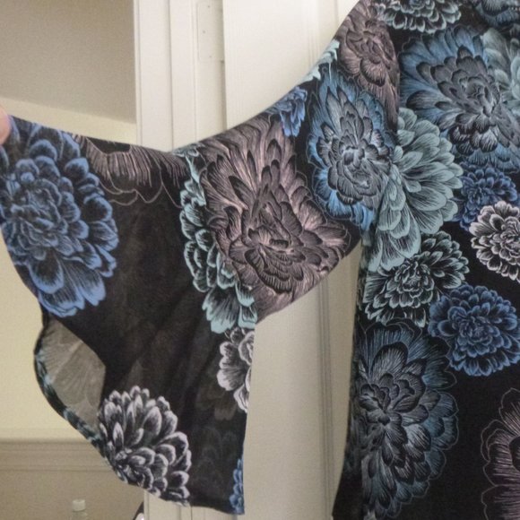 Womens Floral print Blouse - Picture 3 of 5